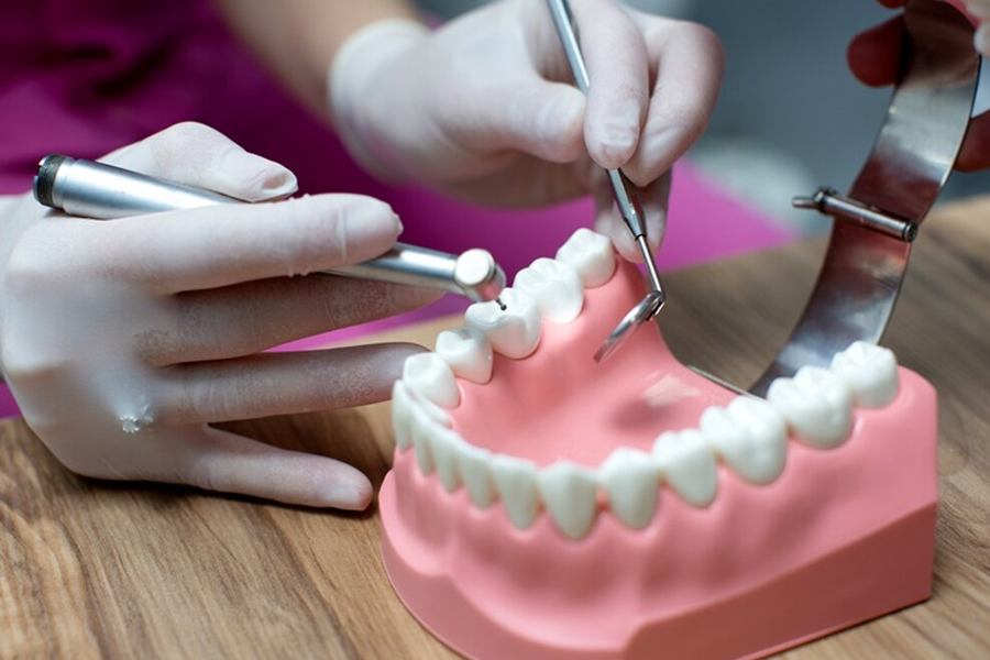 Vì sao cần làm răng giả và những lưu ý sau khi làm răng